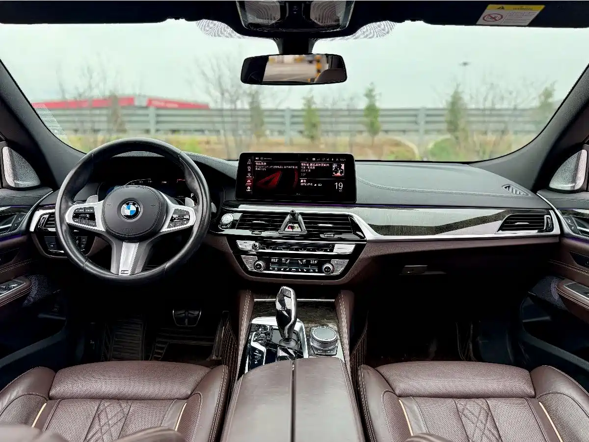 BMW 6 Series GT 2021 630i M Sport Grand Tourer Edition фото 12