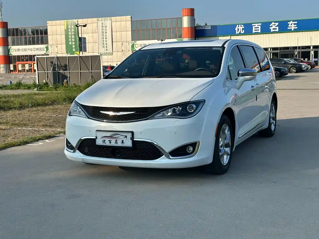Chrysler Grand Voyager (Import) 2019 2017 3.6L Premium Edition