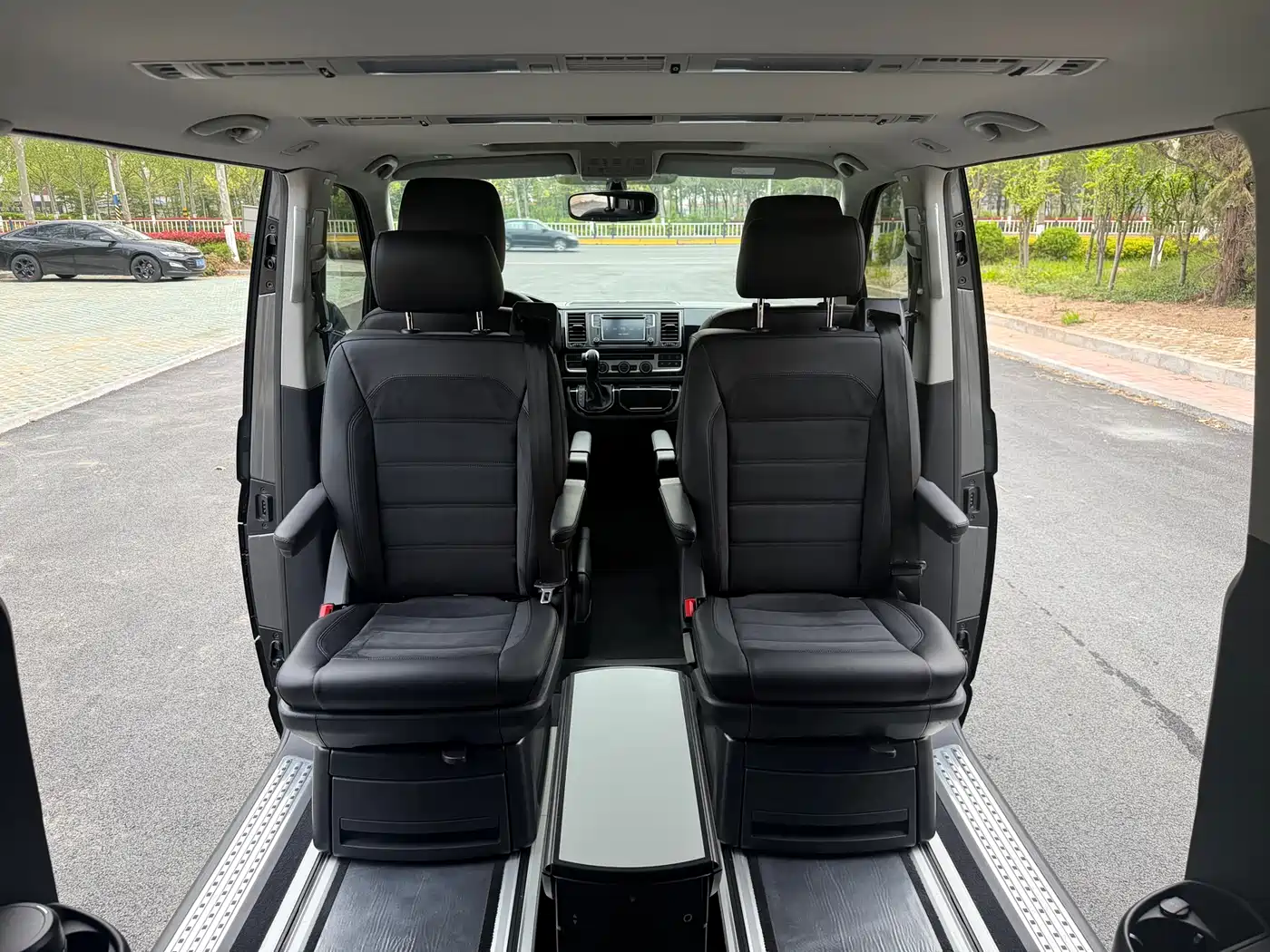 Volkswagen Multivan 2018 2.0TSI 4WD Explorer Edition 7-Seater фото 21
