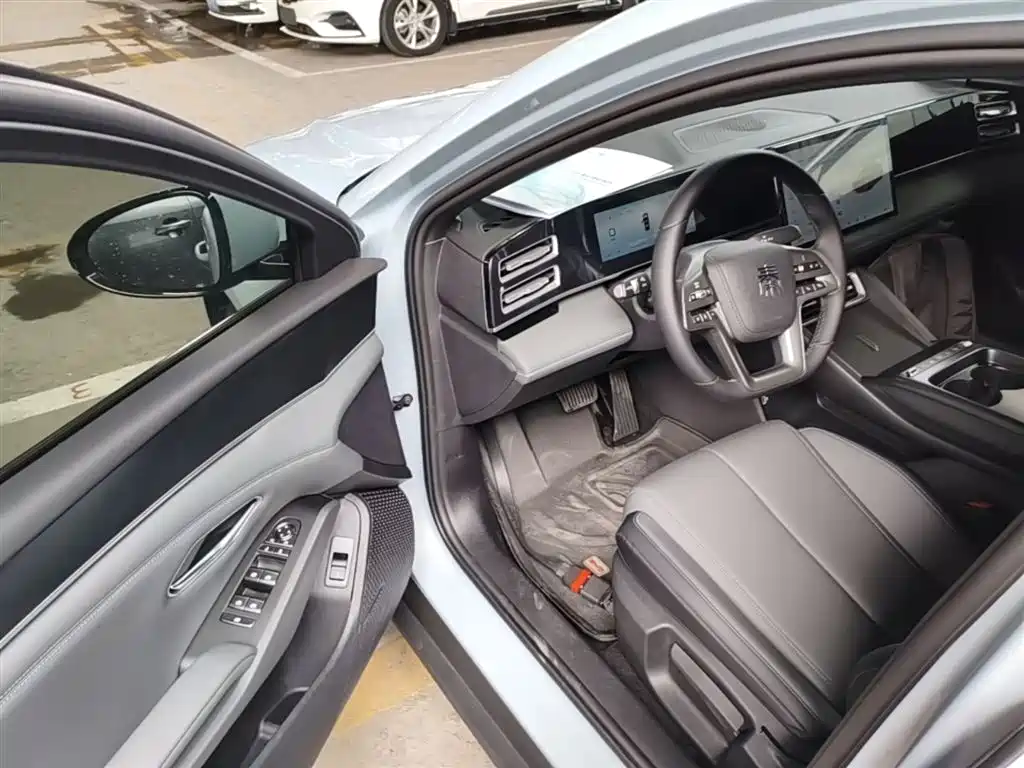 BYD Qin L 2026 DM-i 128KM Progressive фото 16