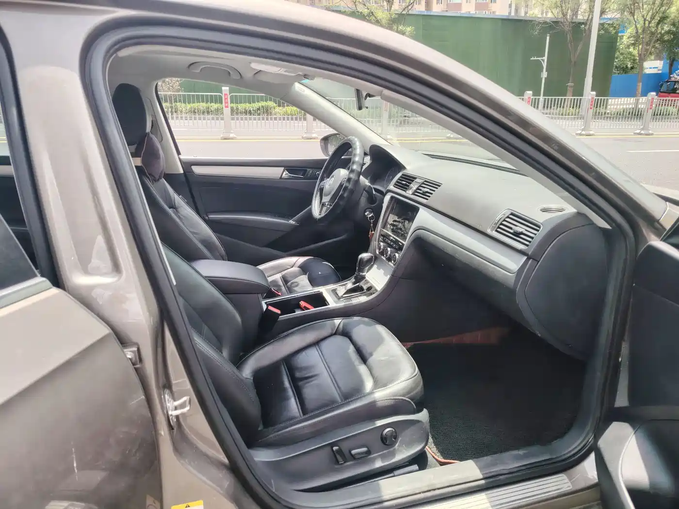 Volkswagen Passat 2015 1.8TSI DSG Honor Edition фото 11