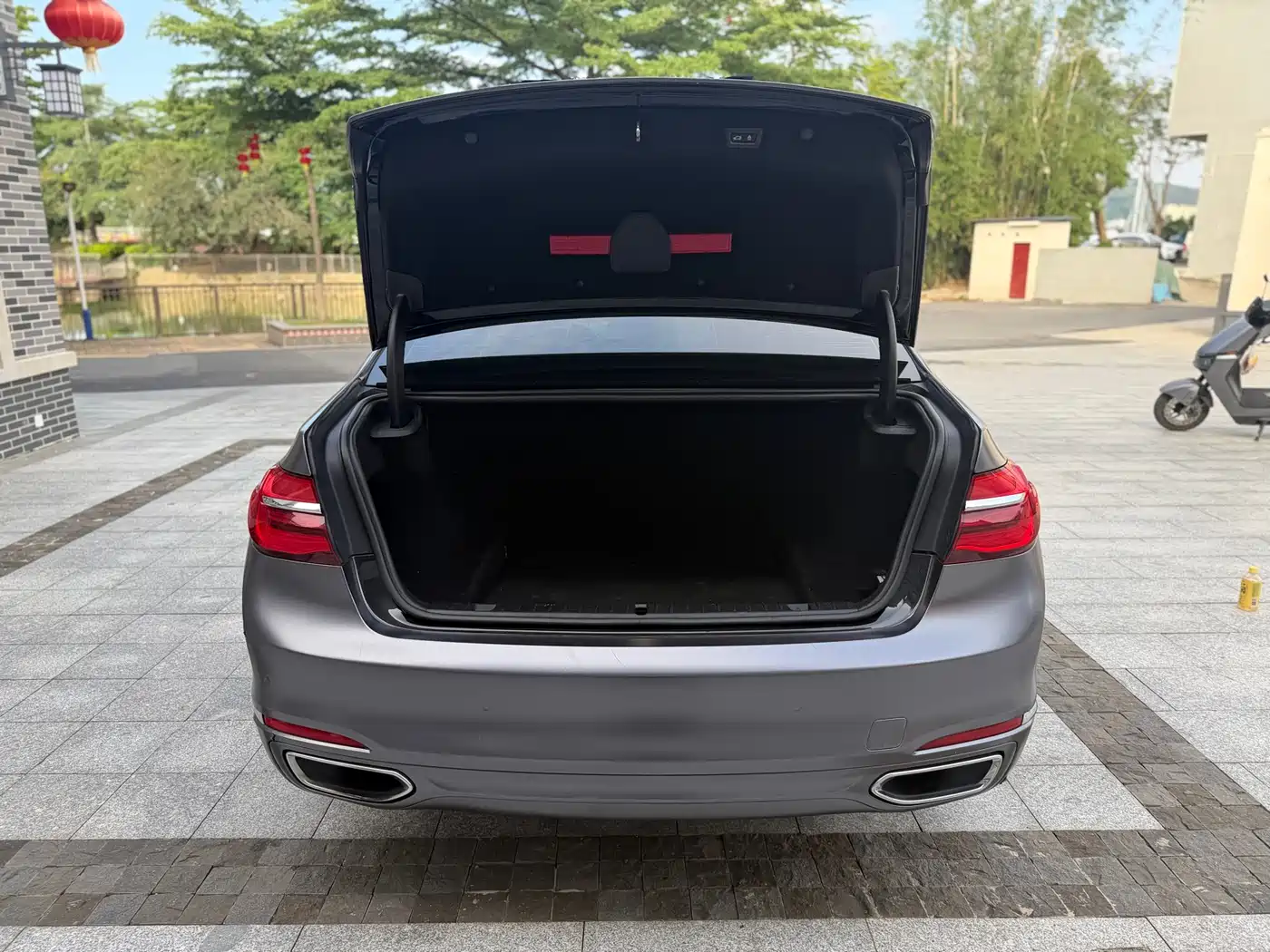 BMW 7 Series 2016 730Li Leading фото 23