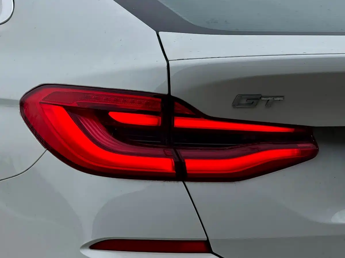 BMW 6 Series GT 2021 630i M Sport Grand Tourer Edition фото 9
