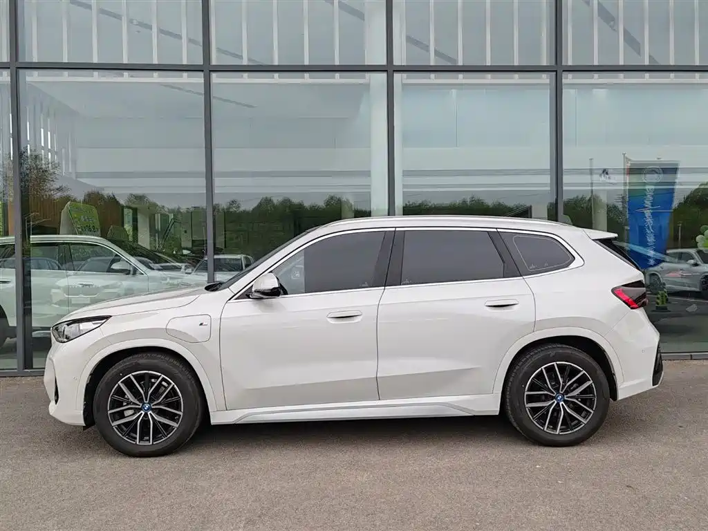 BMW iX1 2025 eDrive25L M Sport Package фото 3