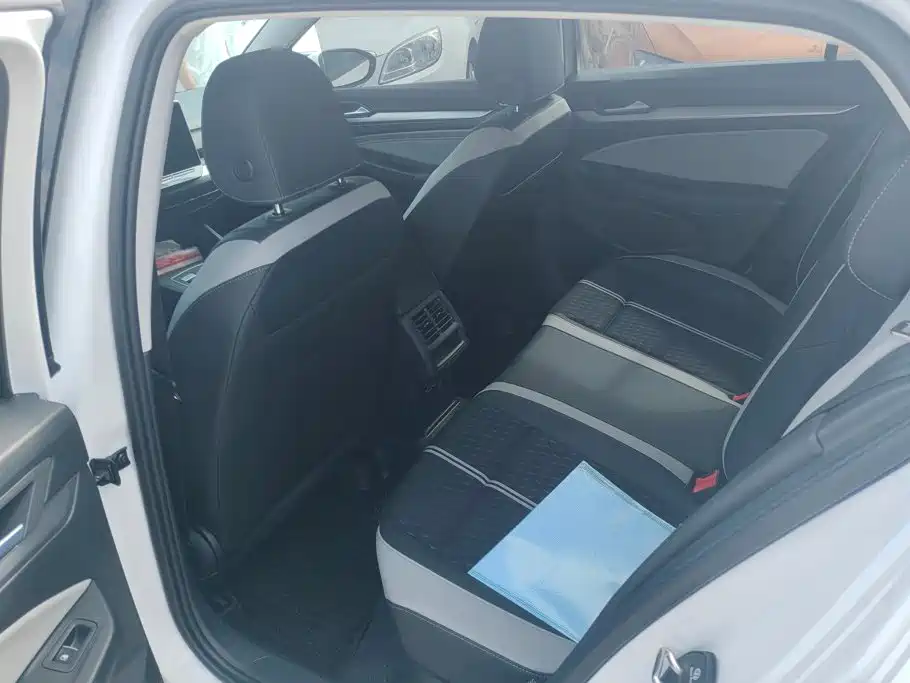 Volkswagen Golf 2026 2025 Facelift 300TSI Pro