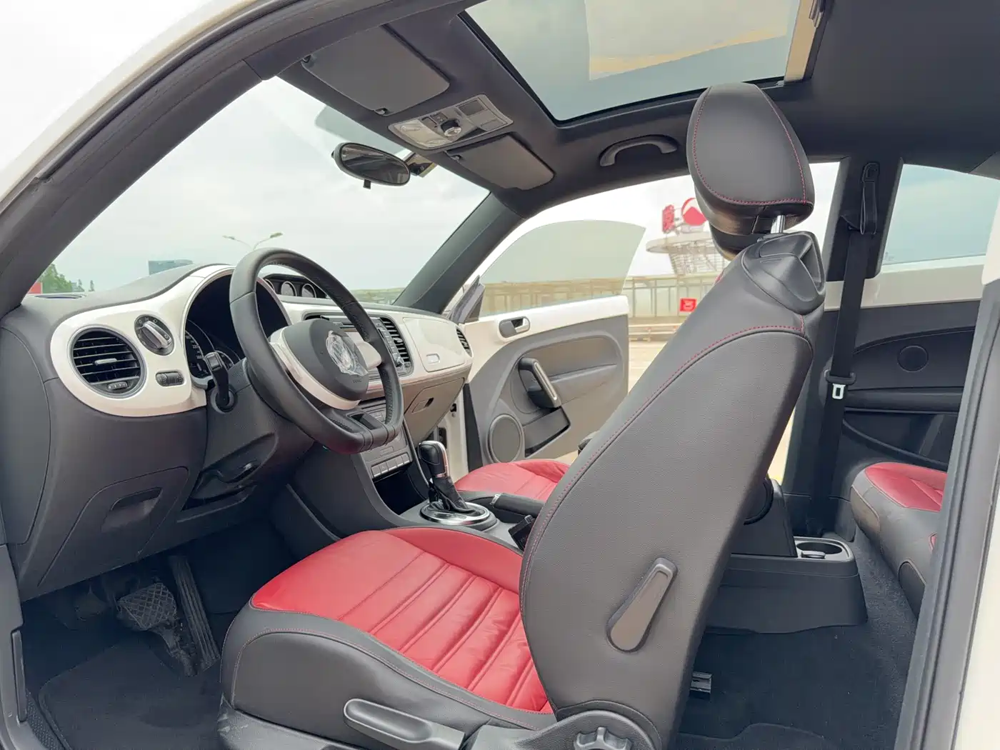 Volkswagen Beetle 2013 1.4TSI Luxury фото 10