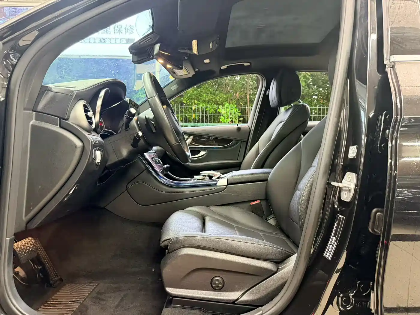 Mercedes-Benz GLC 2018 Facelift GLC 260 4MATIC Luxury фото 16