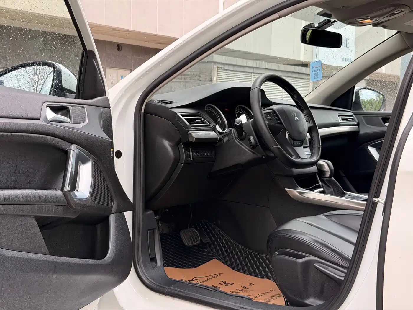 Peugeot 408 2014 1.8L Automatic Luxury Edition фото 5