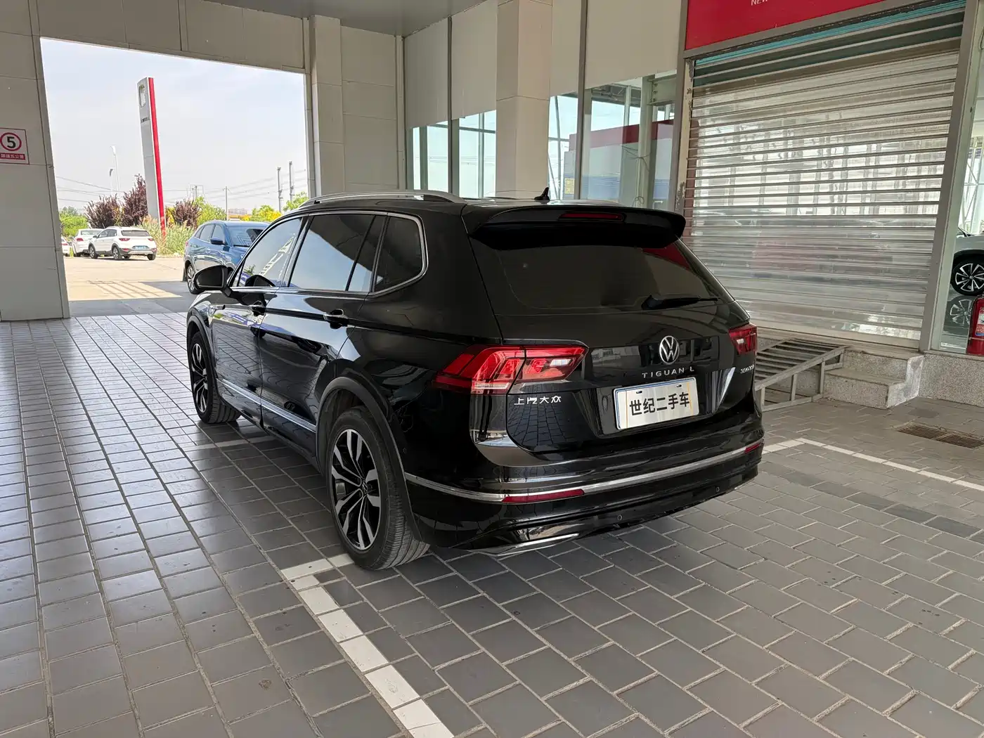 Volkswagen Tiguan L 2021 330TSI Automatic 2WD R-Line Premium фото 12