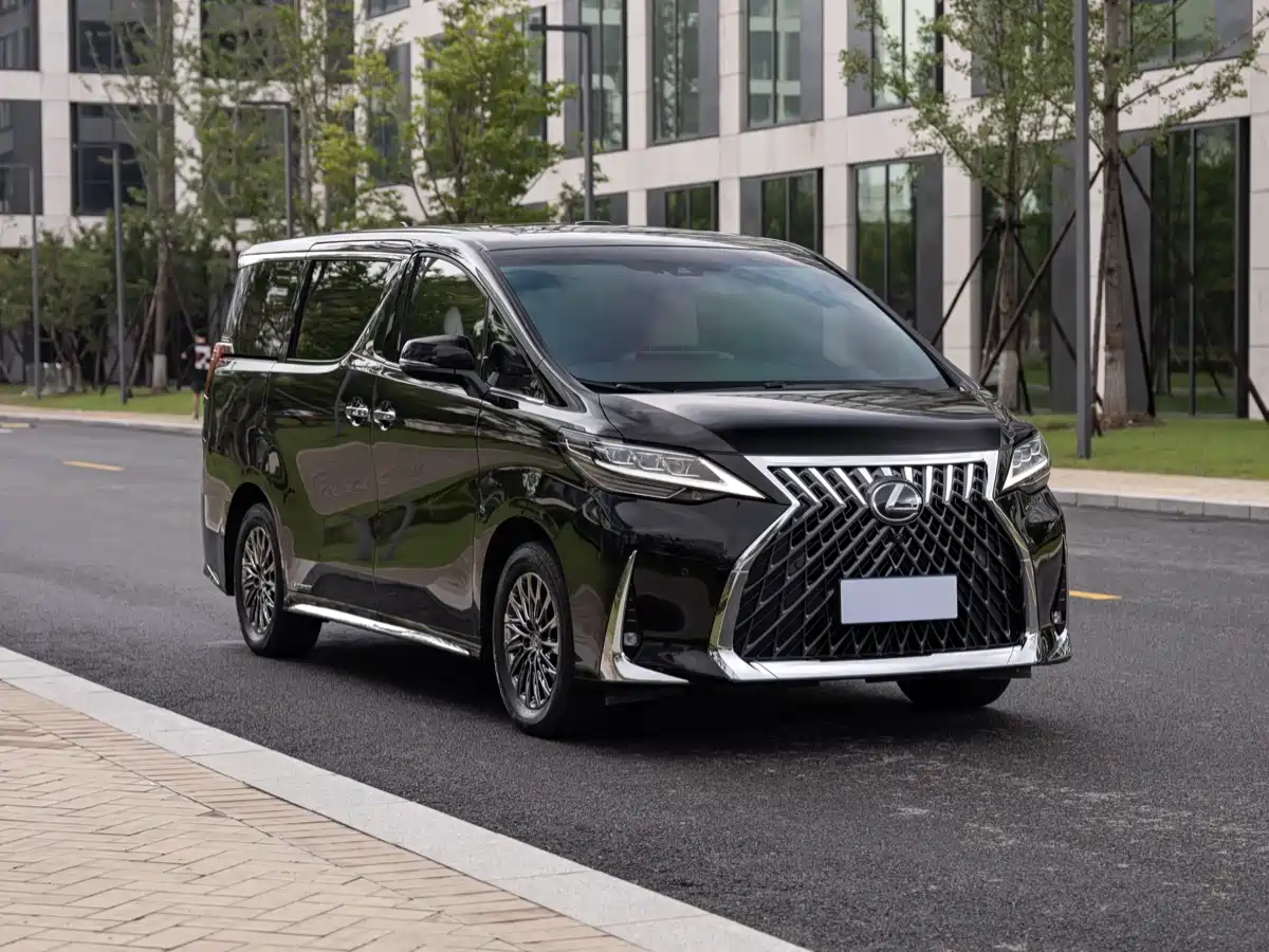 Lexus LM 2020 300h Seven-Seater Elegance Edition фото 3