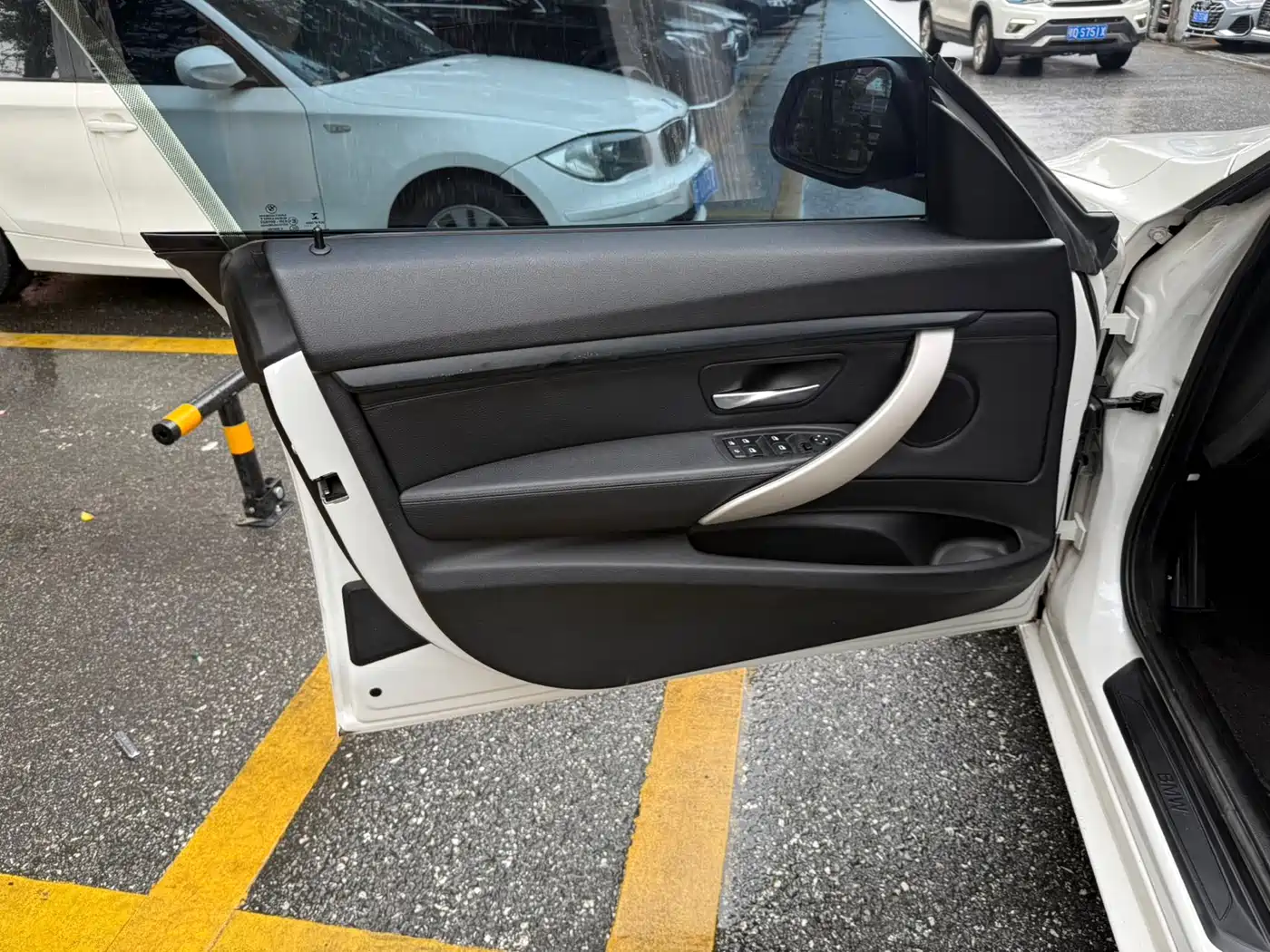 BMW 3 Series GT 2013 Model 320i Leading фото 21