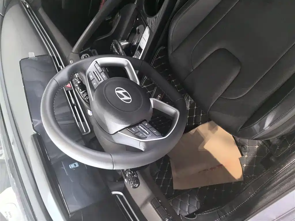 Hyundai Elantra 2023 Model 1.5L CVT LUX Premium Edition фото 3