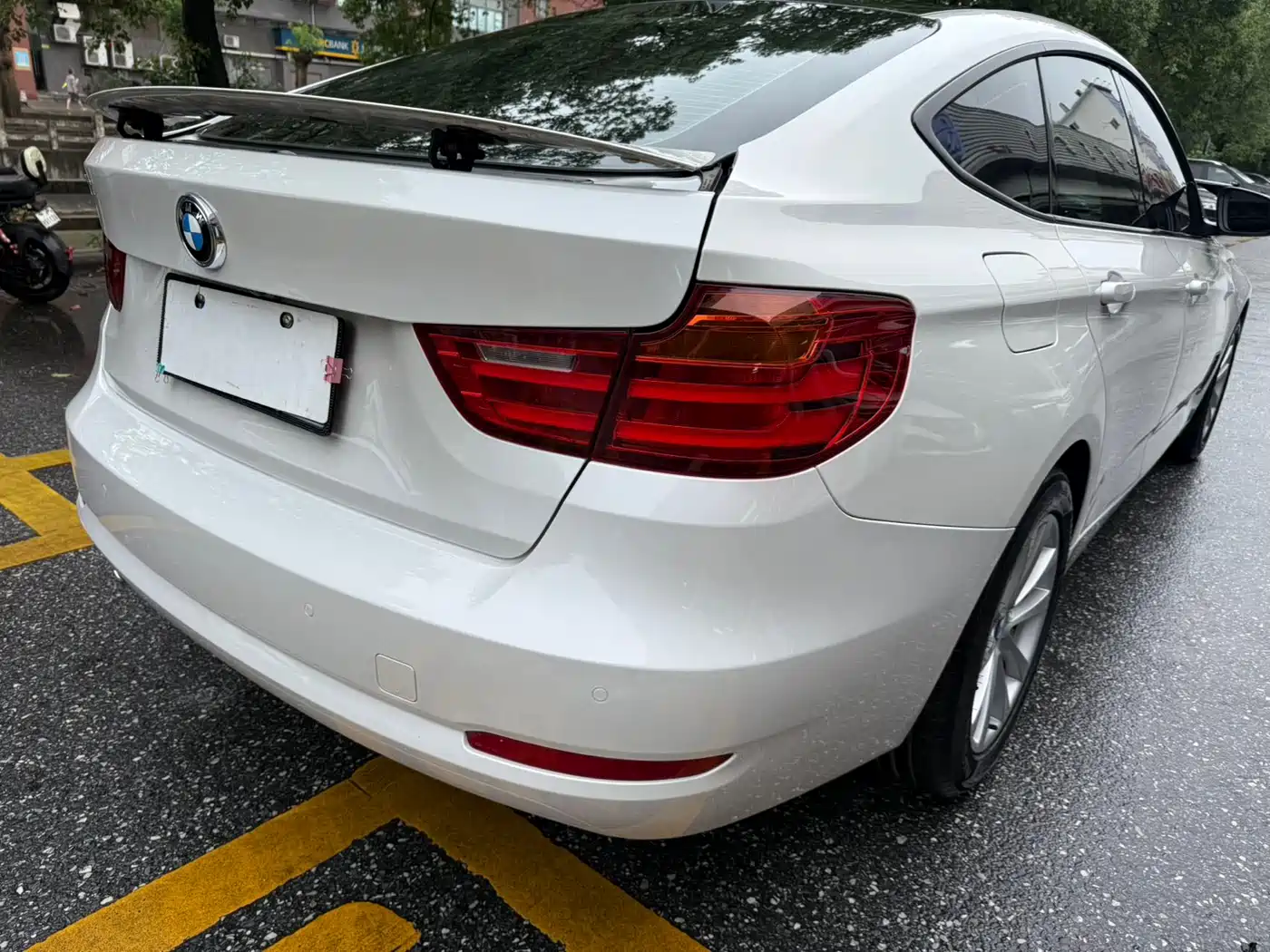 BMW 3 Series GT 2013 Model 320i Leading фото 20