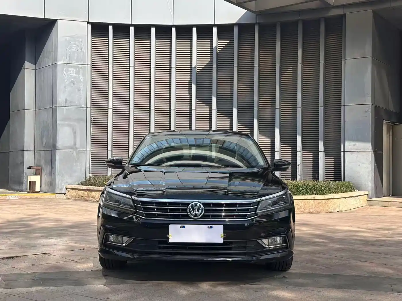 Volkswagen Passat 2016 330TSI DSG Honor Edition фото 2