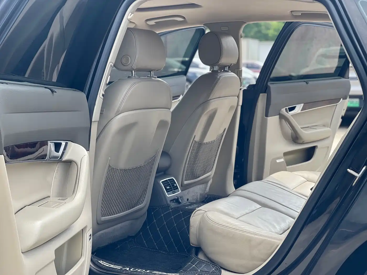 Audi A6L 2010 2.8 FSI Luxury фото 9