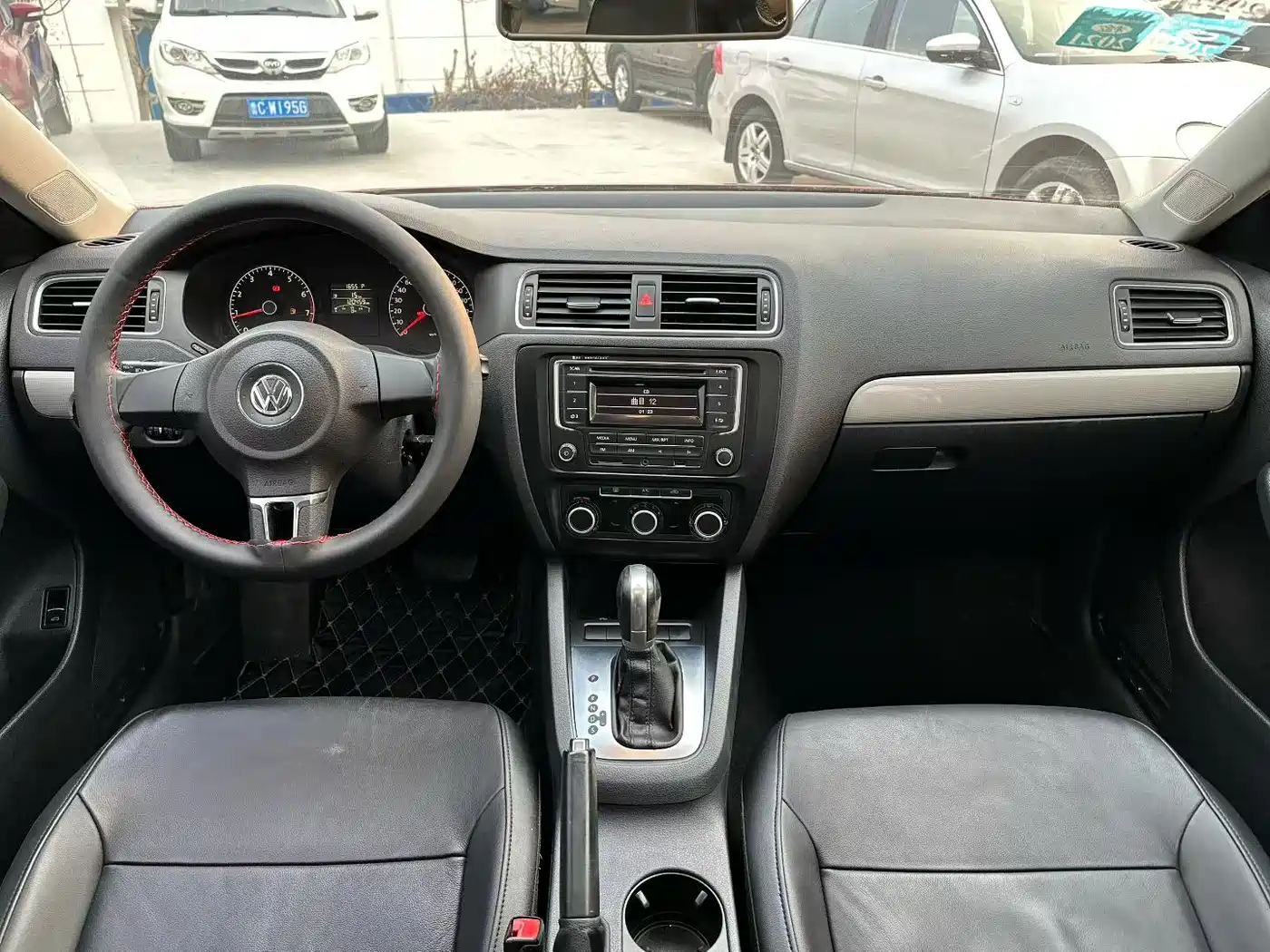 Volkswagen Sagitar 2015 1.6L Automatic Comfort фото 9