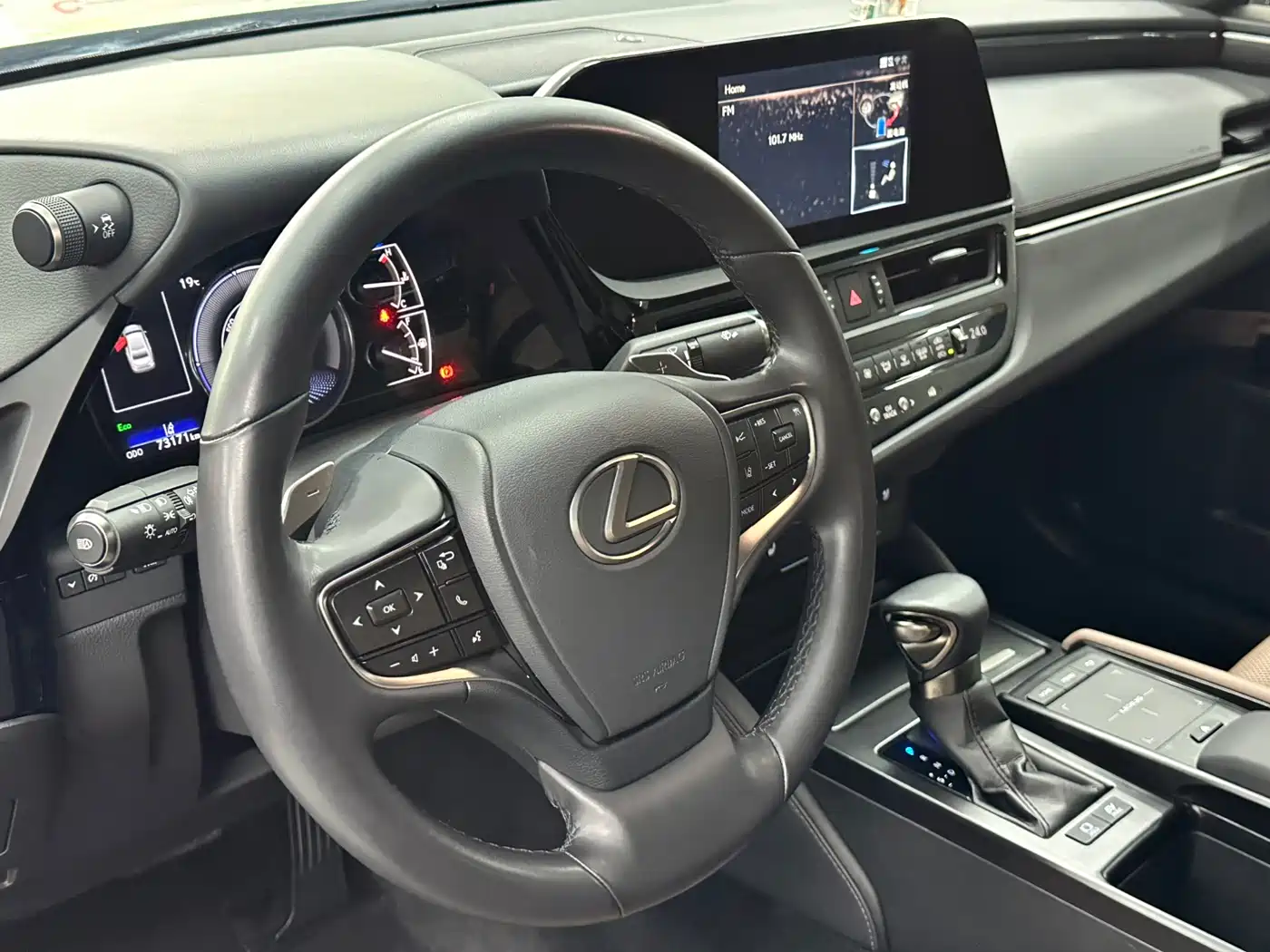 Lexus ES 2021 300h Luxury Edition фото 16