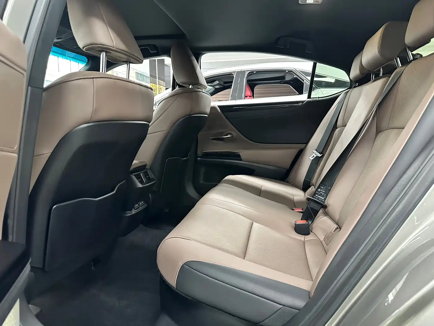 Lexus ES 2021 300h Luxury Edition фото 11