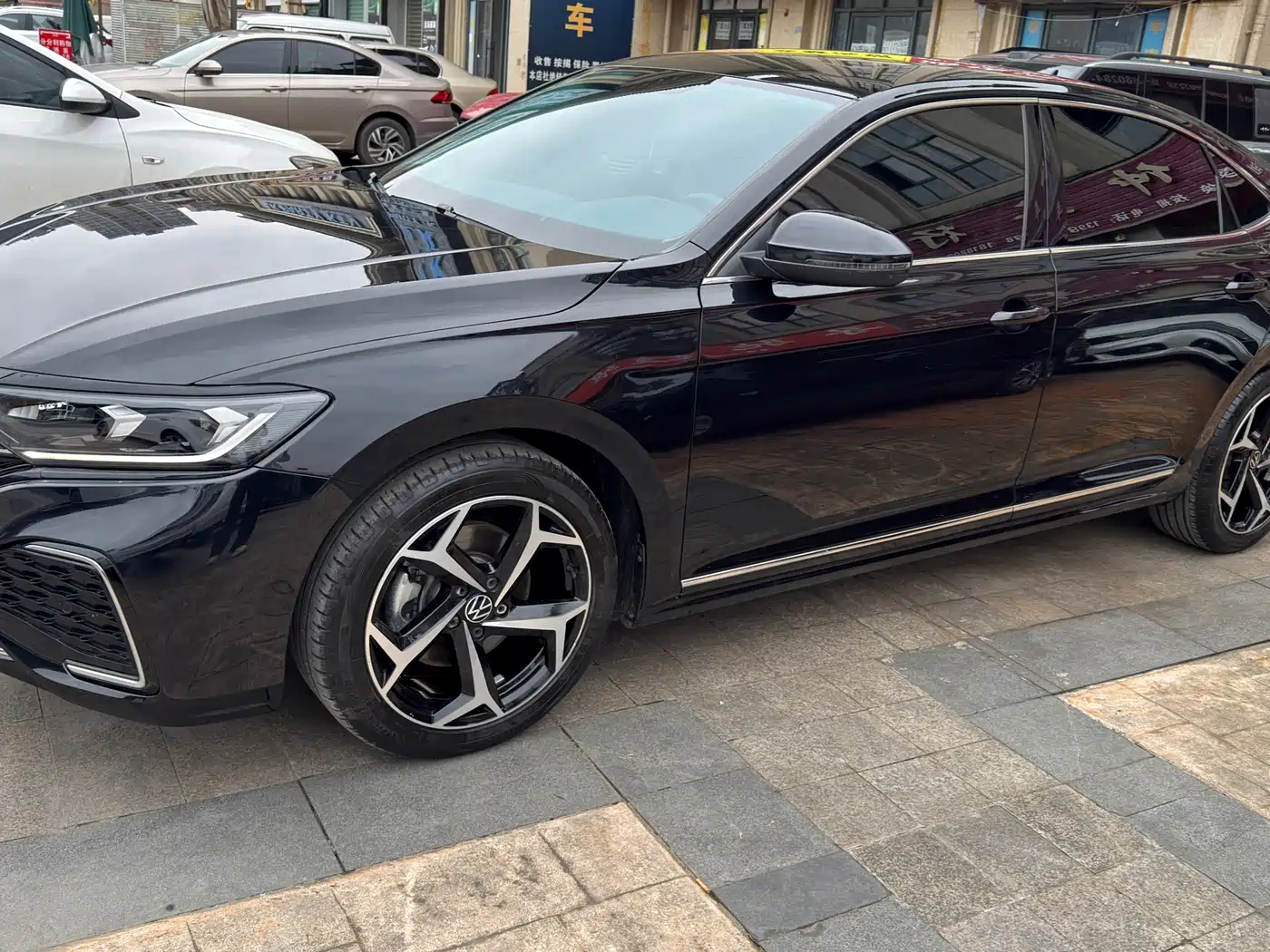 Volkswagen Passat 2023 330TSI Starlight Elite Edition фото 13