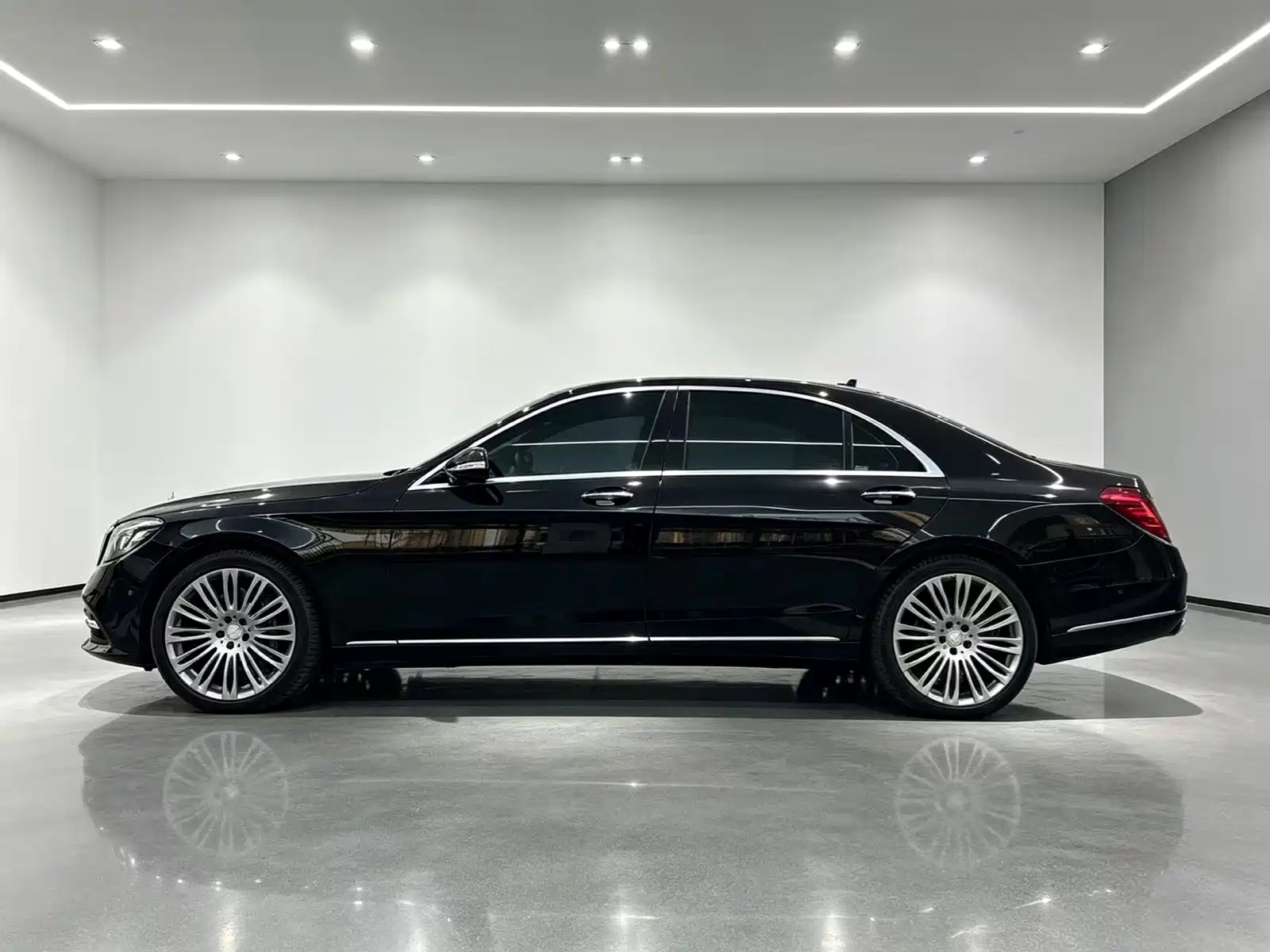 Photo 6 - Mercedes-Benz S-Class