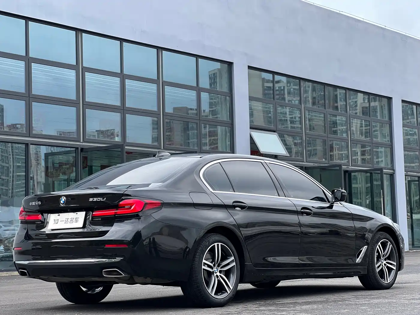 BMW 5 Series 2023 530Li Leading Luxury Package фото 7