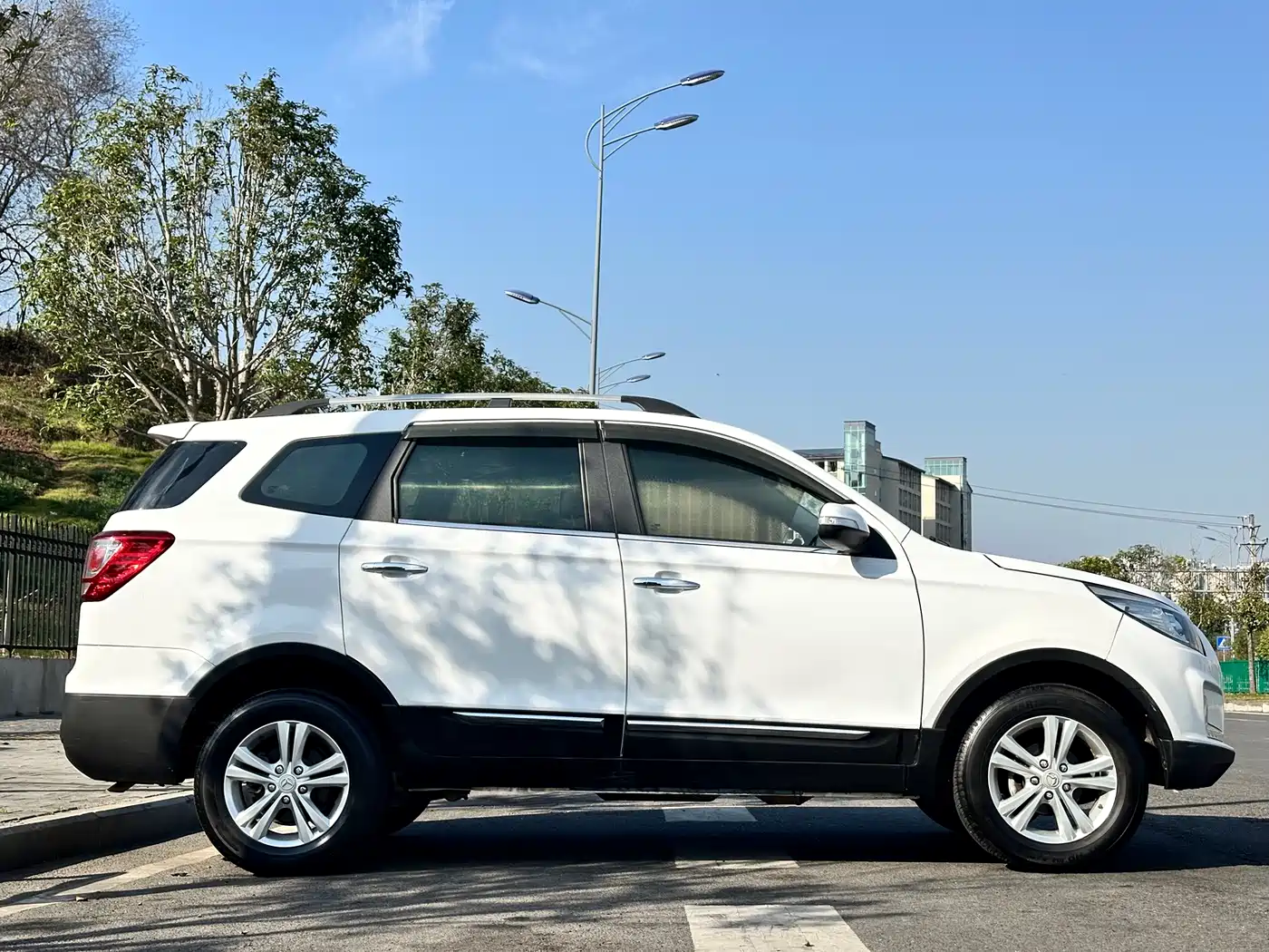 BAIC Huansu S3 2015 2014 1.5L Luxury (China IV)