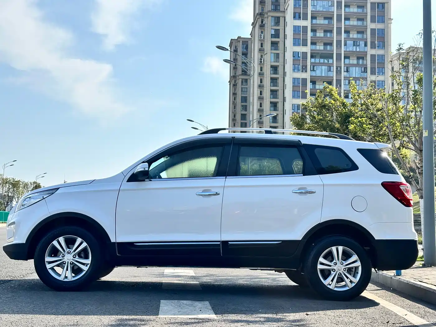 BAIC Huansu S3 2015 2014 1.5L Luxury (China IV)