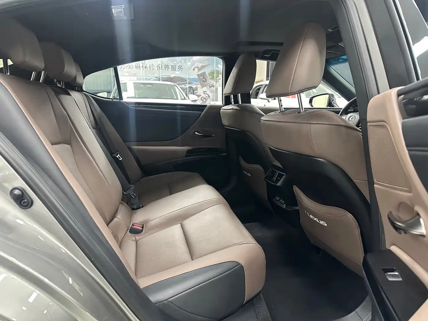 Lexus ES 2022 200 Excellence Edition фото 14