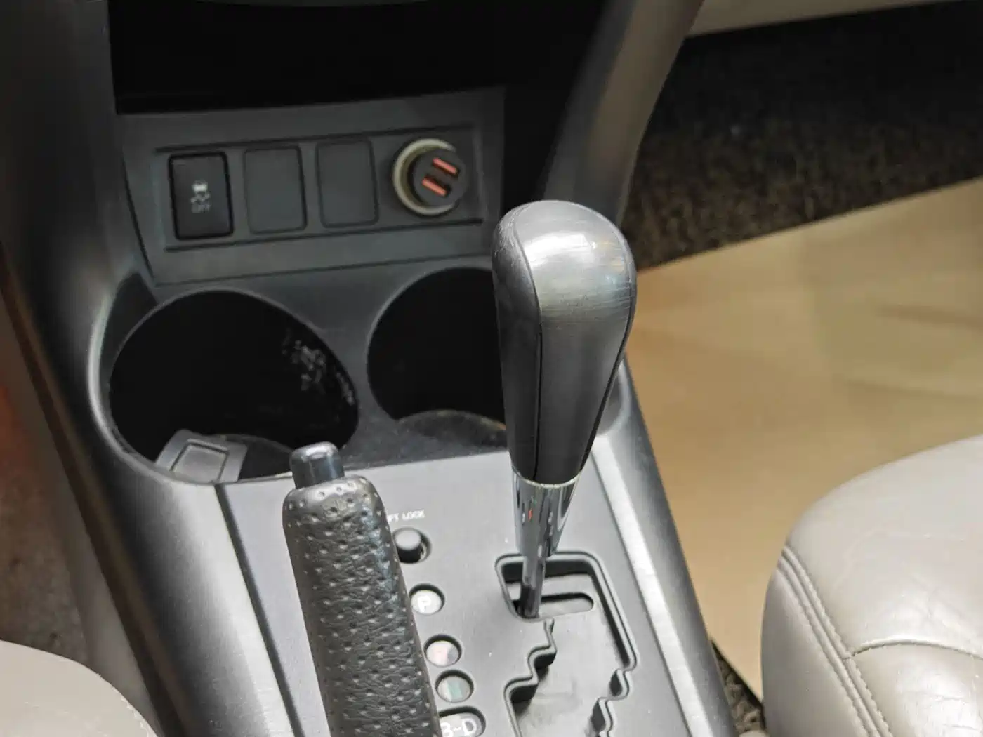 Toyota RAV4 Rongfang 2009 2.0L Automatic Luxury Edition фото 17