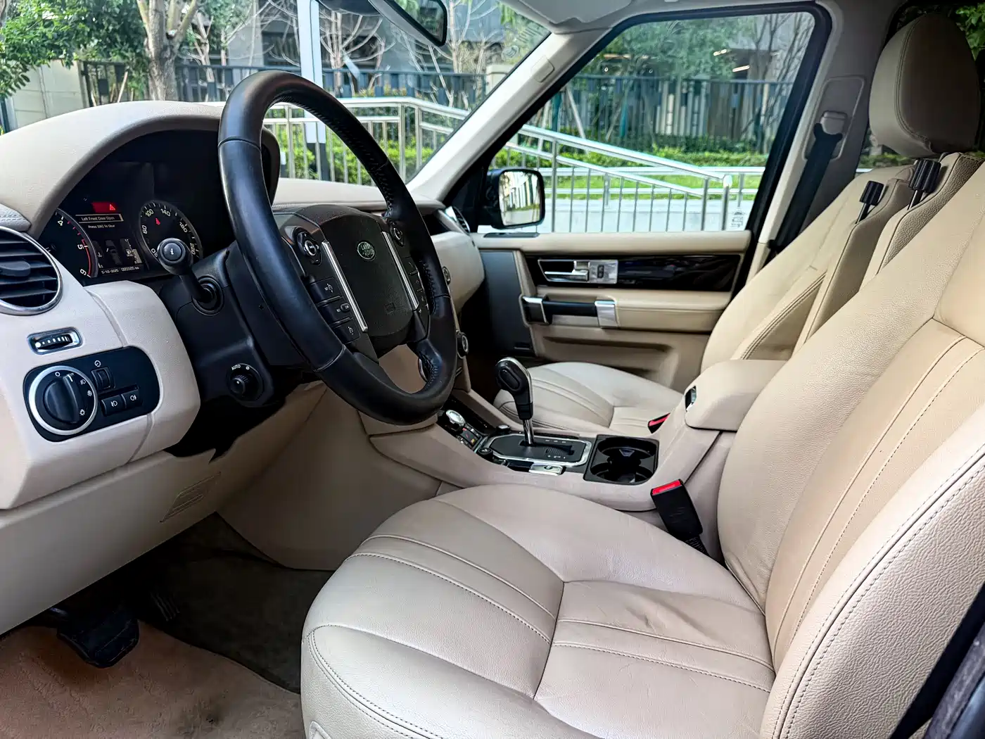 Land Rover Discovery 2011 3.0 SDV6 HSE Diesel фото 5