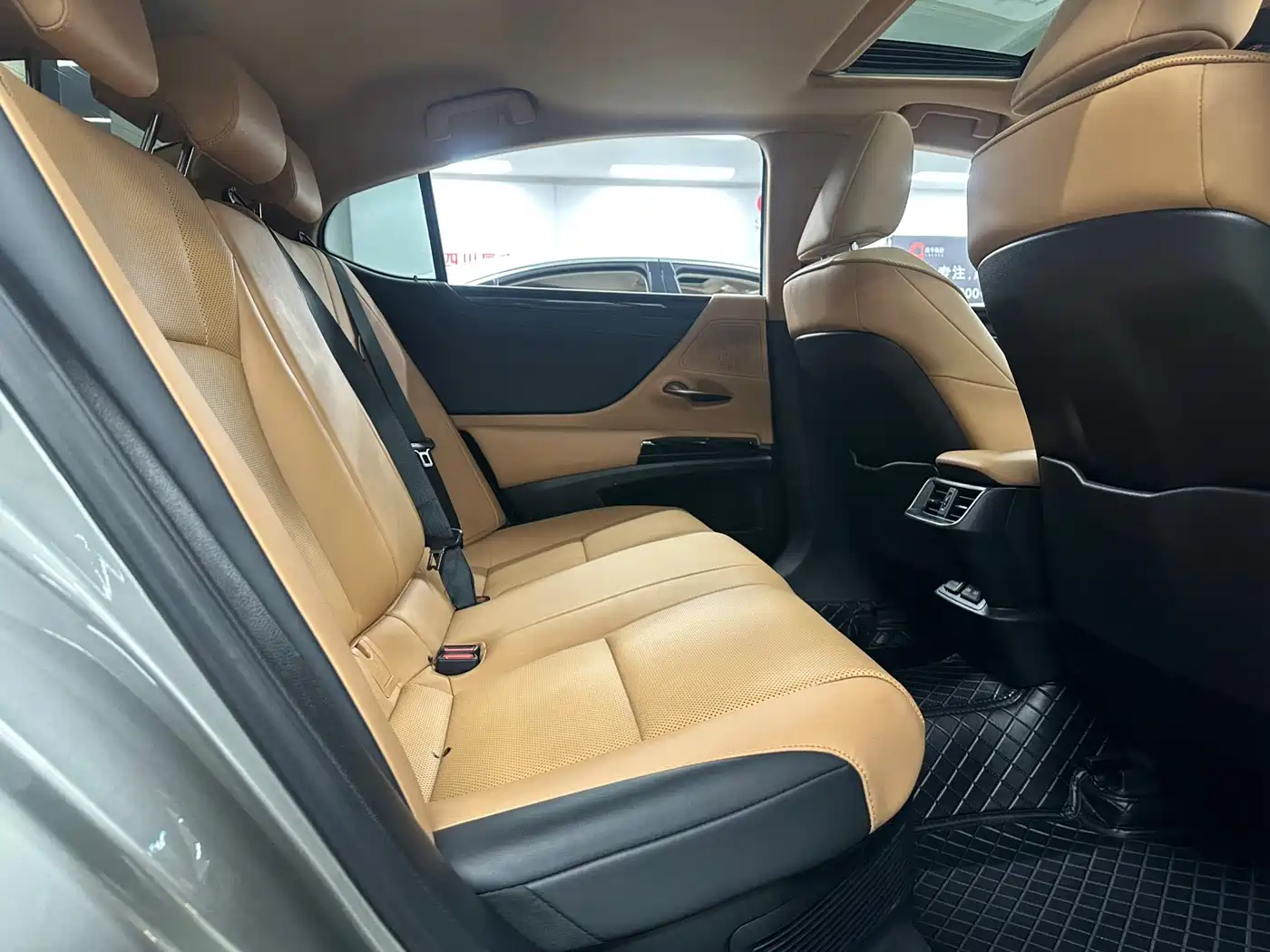 Lexus ES 2021 300h Excellence Edition фото 14