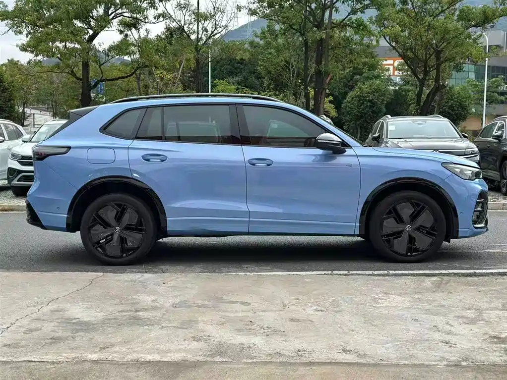 Volkswagen Tiguan L 2024 PRO 380TSI 4WD R-Line Premium Edition фото 10