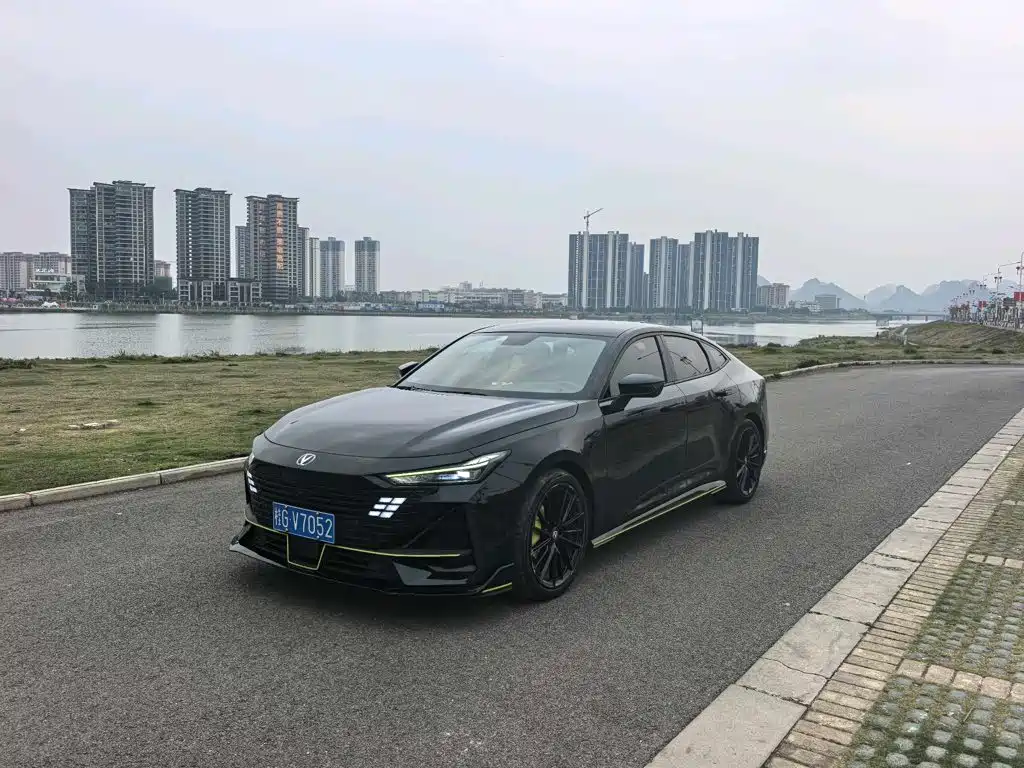  Changan Changan UNI-V 2022 1.5T Smart Pilot Edition
