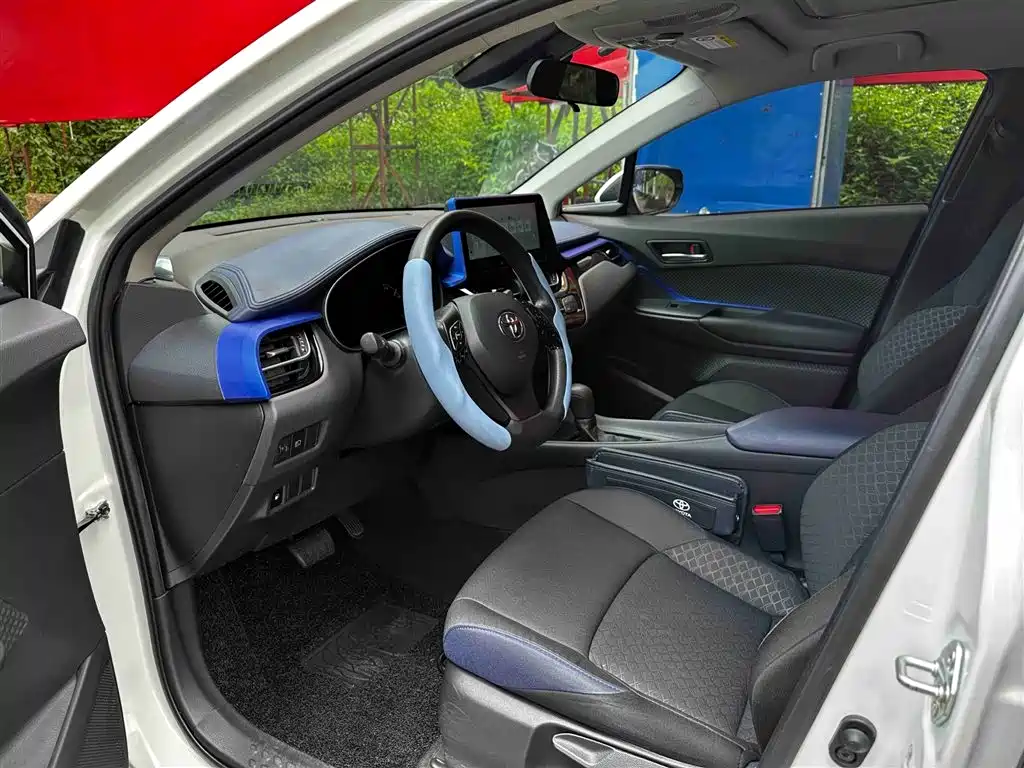 Toyota C-HR 2023 Model 2.0L Premium Edition фото 4