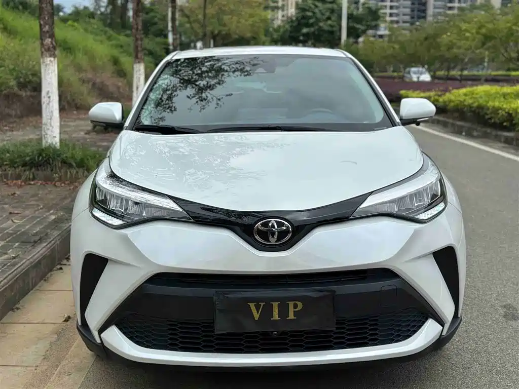 Toyota C-HR 2023 Model 2.0L Premium Edition фото 3
