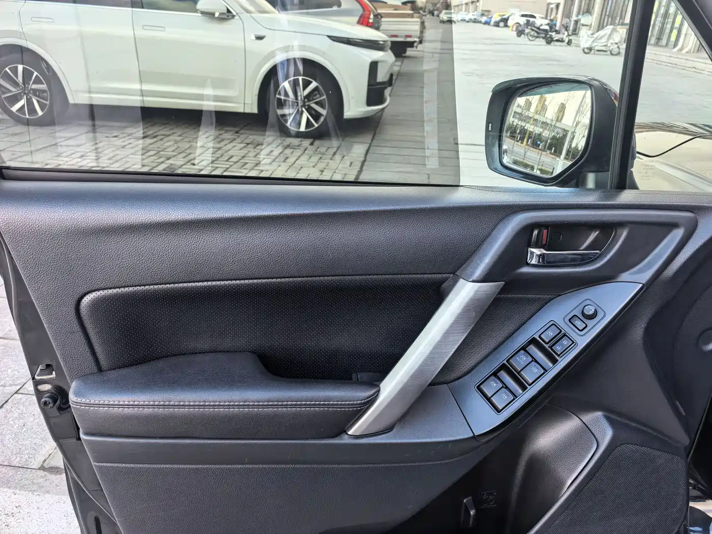 Subaru Forester 2013 2.5i Automatic Luxury Edition фото 10