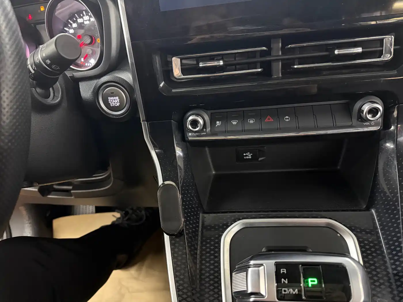 Haval M6 2021 PLUS 1.5T DCT Luxury Smart Connect фото 16
