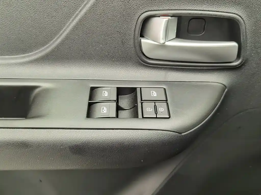 Dongfeng Fengxing Lingzhi PLUS 2026 2027 2.0L Base Model 7-Seater