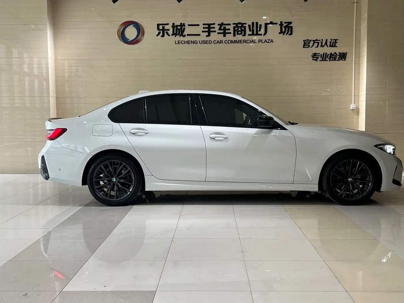 BMW 3 Series 2024 325i M Sport Shadowline Package фото 5