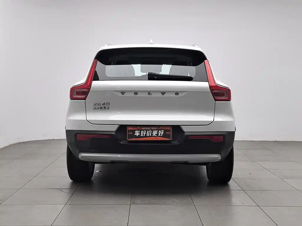 Фото 4 - Volvo XC40
