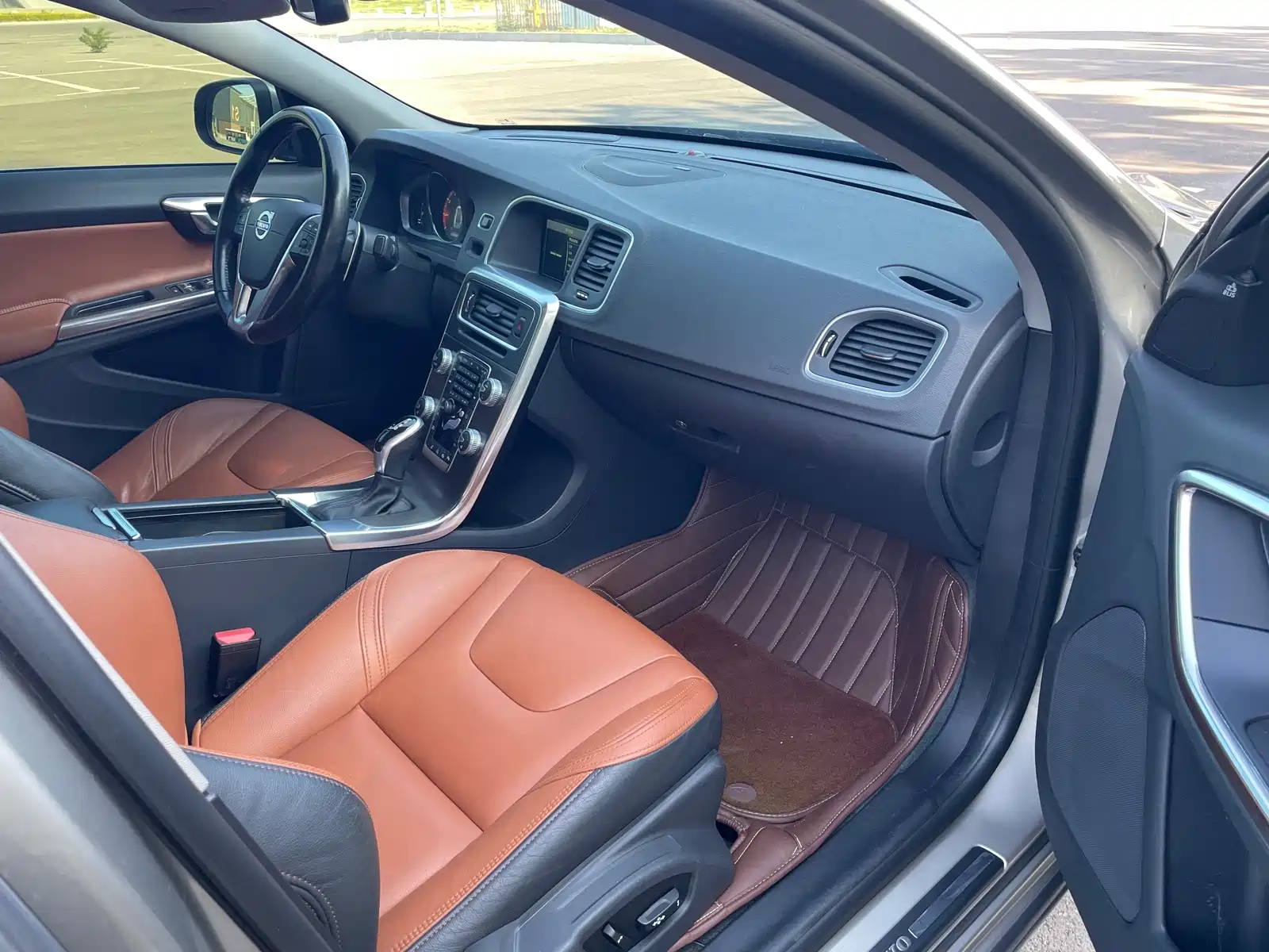 Photo 8 - Volvo S60
