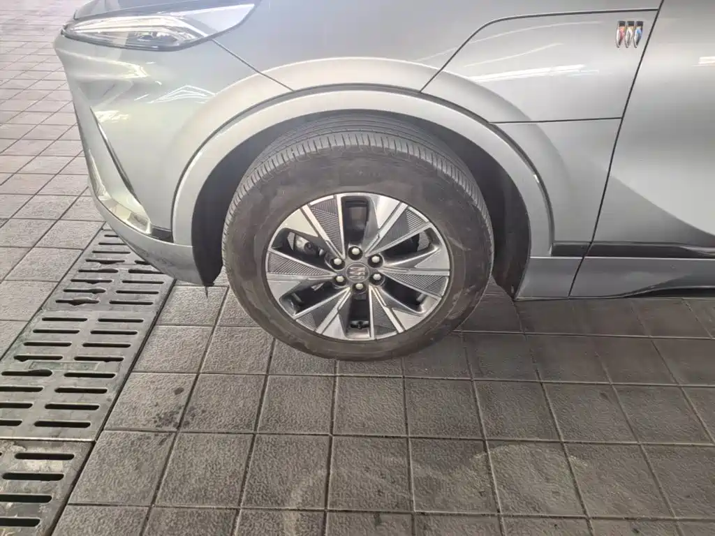 Фото 23 - Buick E5