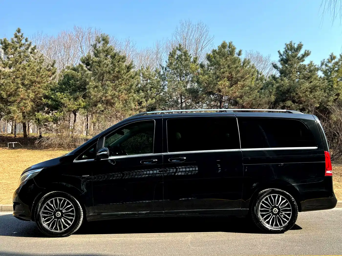 Mercedes-Benz V-Class 2017 Model V 260 Premium Edition фото 3