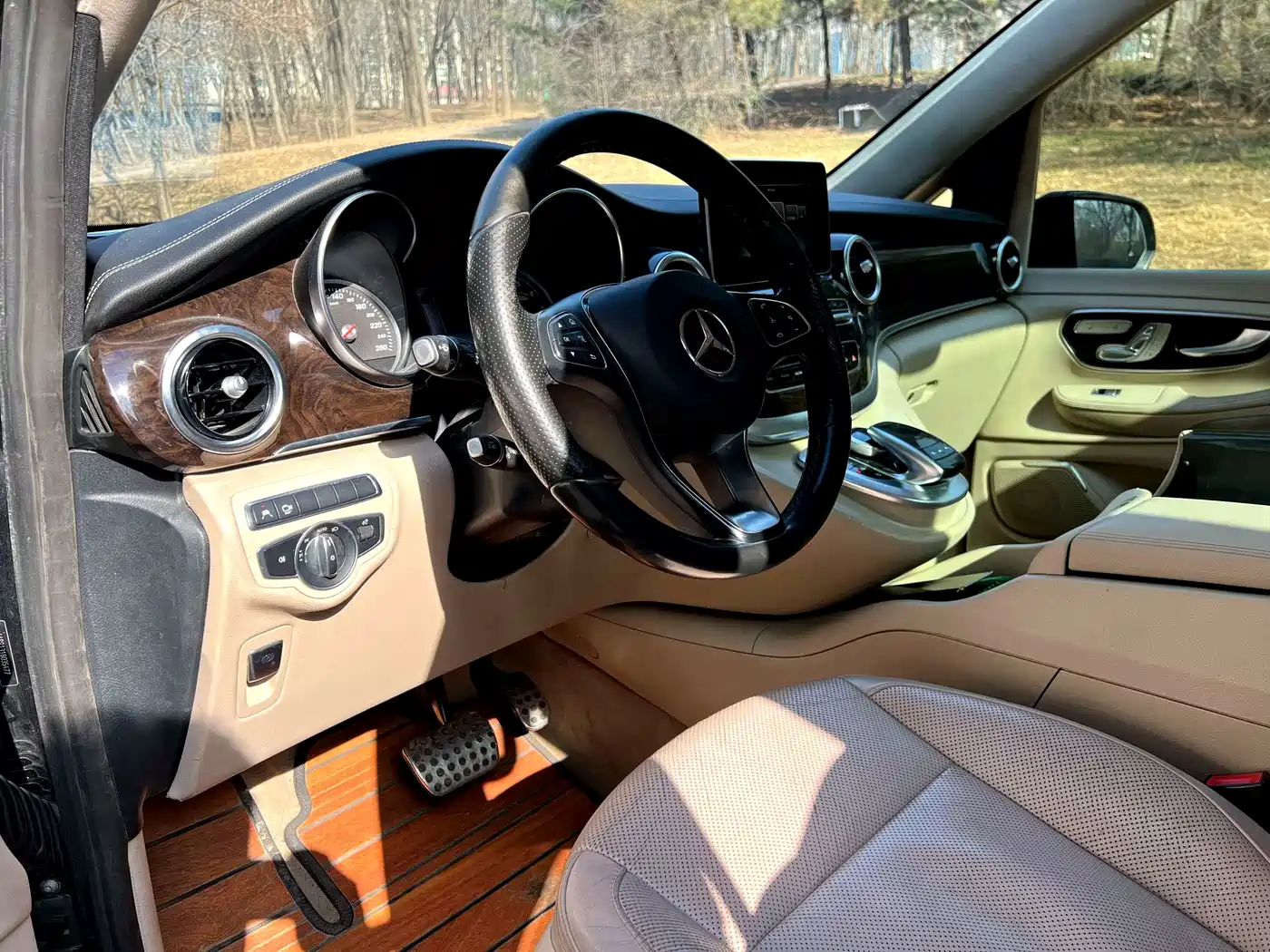 Mercedes-Benz V-Class 2017 Model V 260 Premium Edition фото 6
