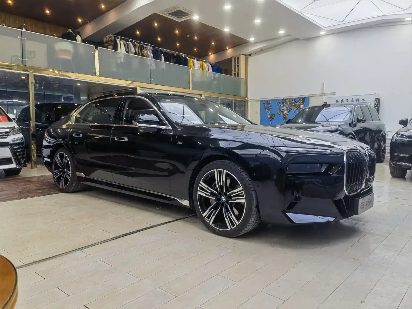 BMW 7 Series 2023 Model 740Li Leading M Sport Package фото 3