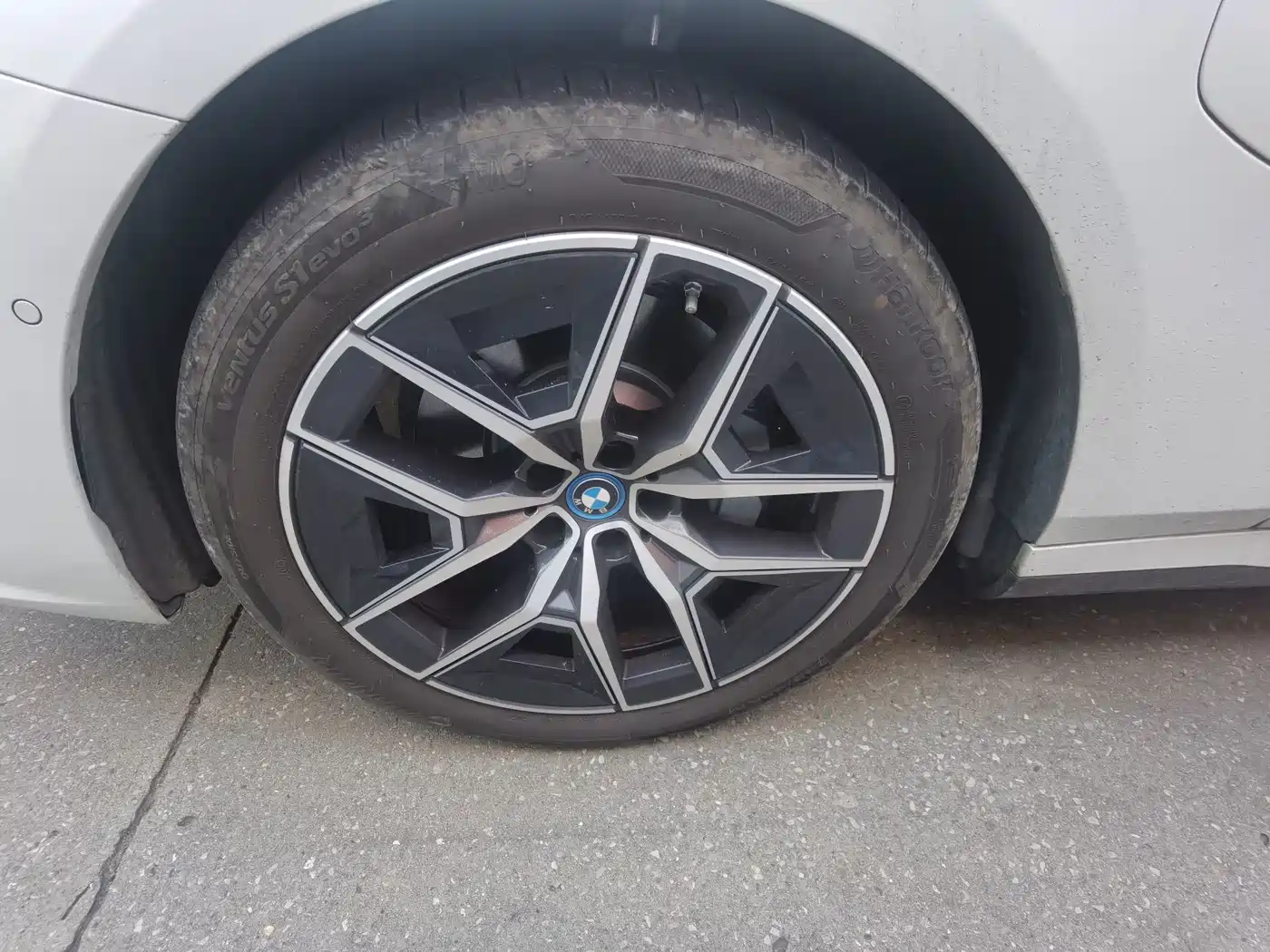 2025 BMW i5