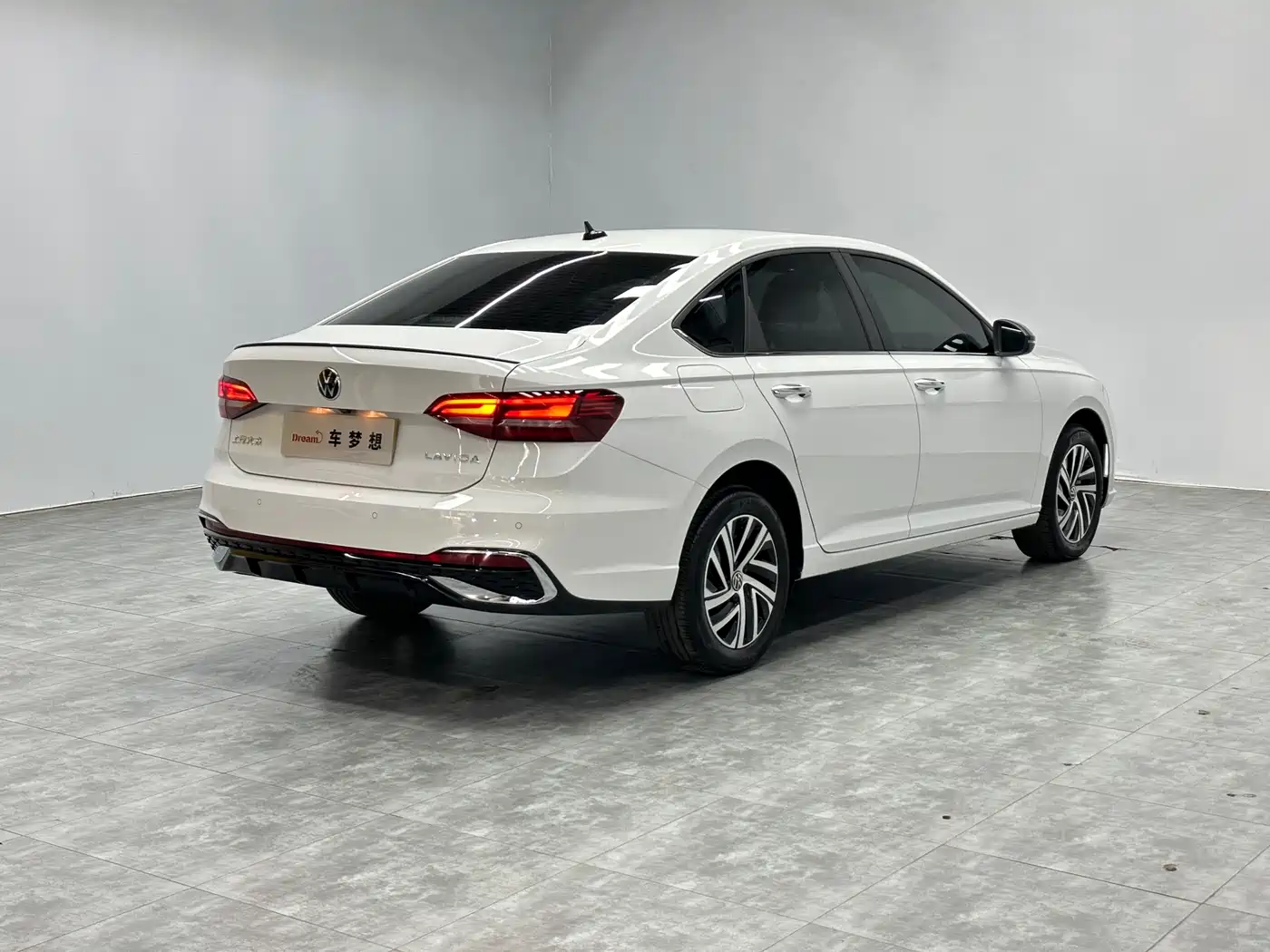Volkswagen Lavida 2024 Model 300TSI DSG Starlight Full Comfort Edition фото 4