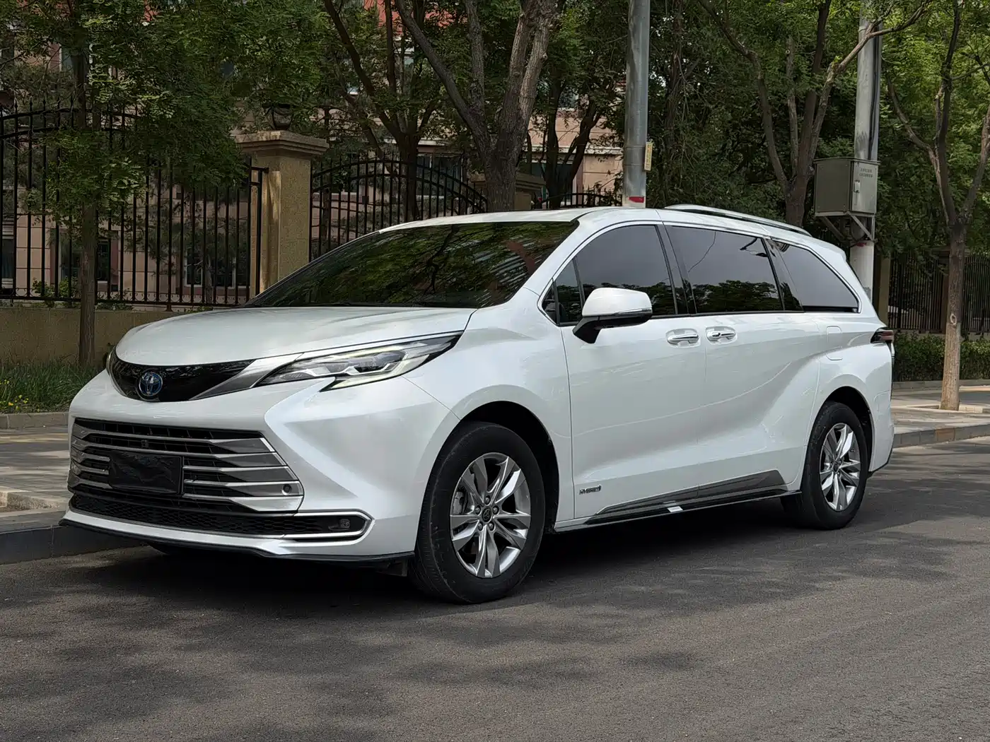 Toyota Sienna 2021 2.5L Hybrid Platinum Edition