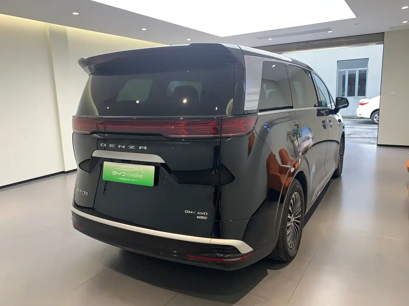 Denza D9 2025 2025 Model DM-i Smart Drive Edition 1020 AWD Flagship
