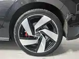 Photo 16 - Volkswagen Golf GTI